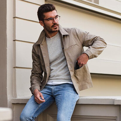 Men's Summer Look: Beige Jacket, Grey Jumper, White T-Shirt and Blue Jeans